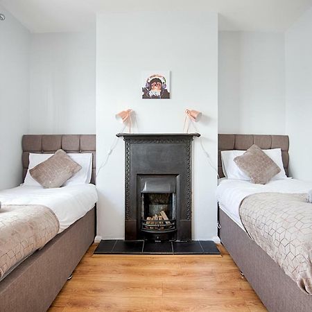 Off Road Parking, Garden, Tv In Every Room Swansea Extérieur photo