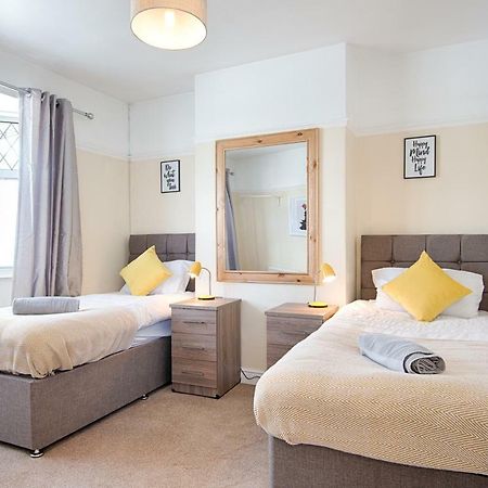Off Road Parking, Garden, Tv In Every Room Swansea Extérieur photo