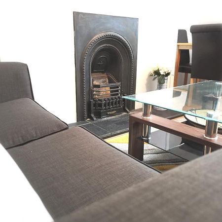 Off Road Parking, Garden, Tv In Every Room Swansea Extérieur photo