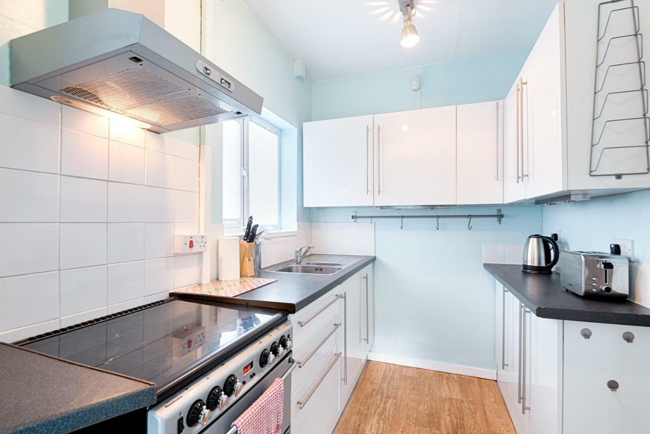 Off Road Parking, Garden, Tv In Every Room Swansea Extérieur photo