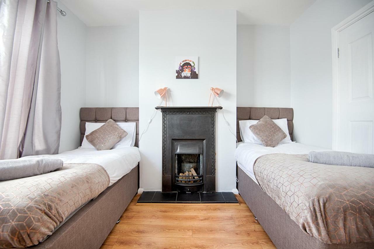 Off Road Parking, Garden, Tv In Every Room Swansea Extérieur photo