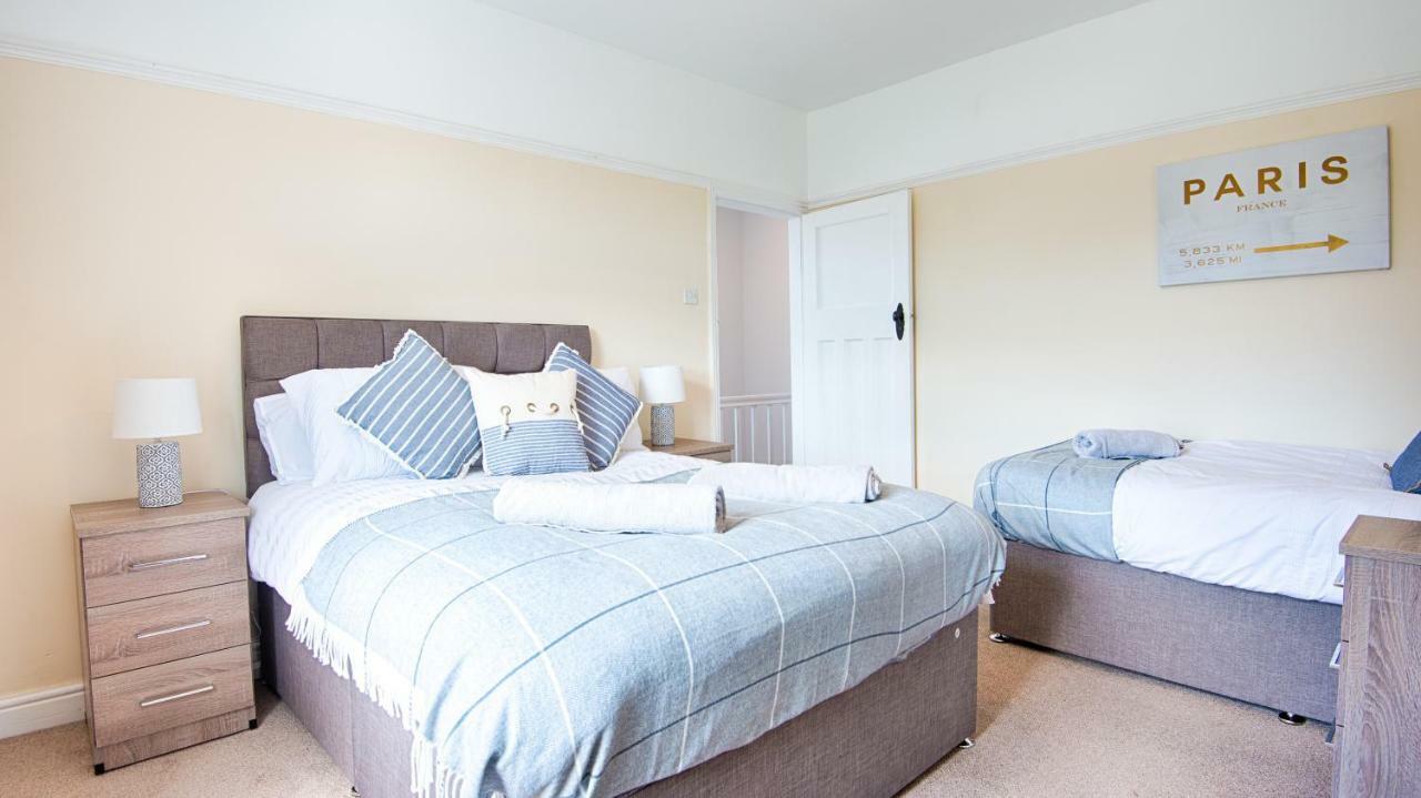 Off Road Parking, Garden, Tv In Every Room Swansea Extérieur photo
