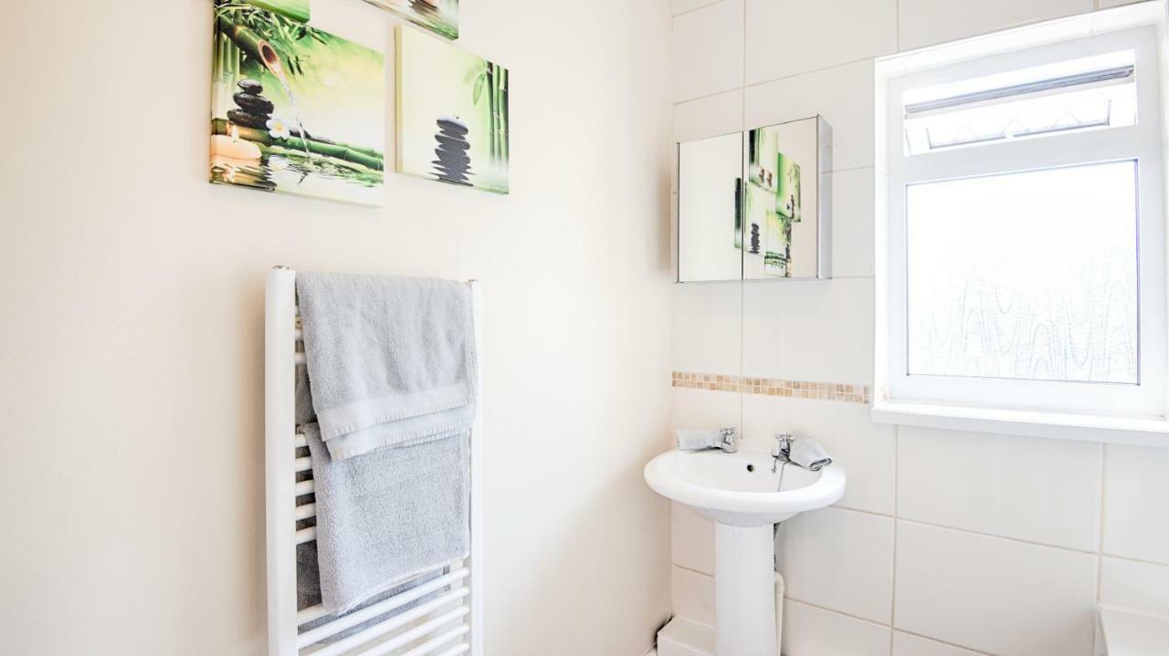 Off Road Parking, Garden, Tv In Every Room Swansea Extérieur photo