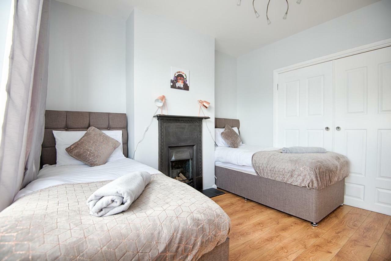 Off Road Parking, Garden, Tv In Every Room Swansea Extérieur photo