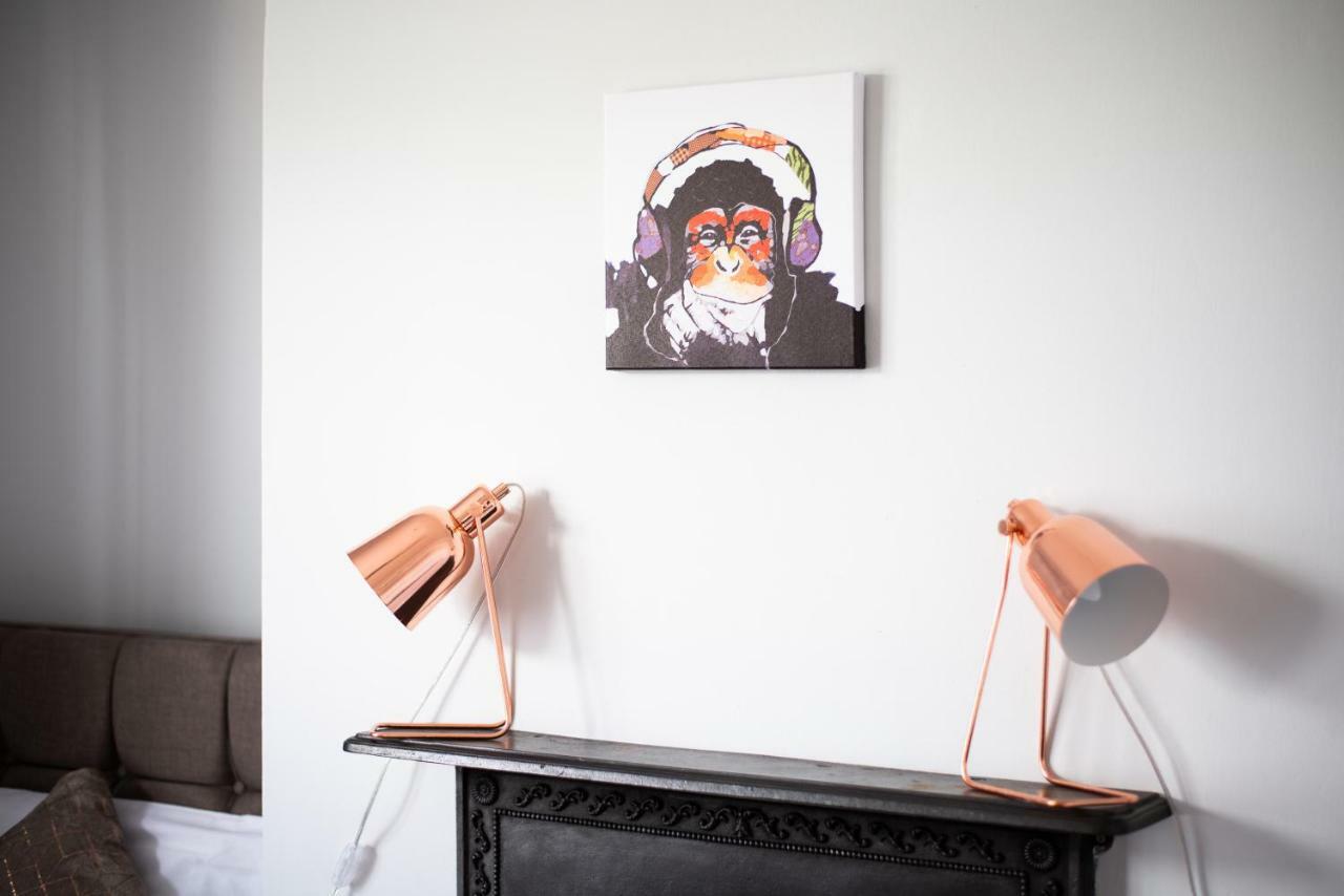 Off Road Parking, Garden, Tv In Every Room Swansea Extérieur photo