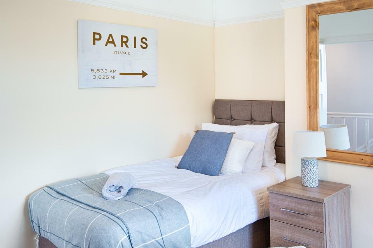 Off Road Parking, Garden, Tv In Every Room Swansea Extérieur photo