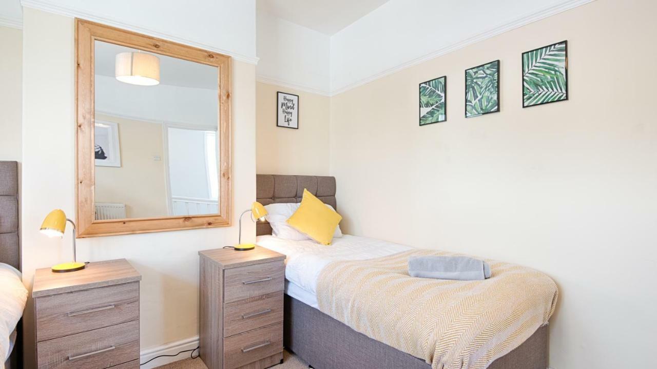 Off Road Parking, Garden, Tv In Every Room Swansea Extérieur photo