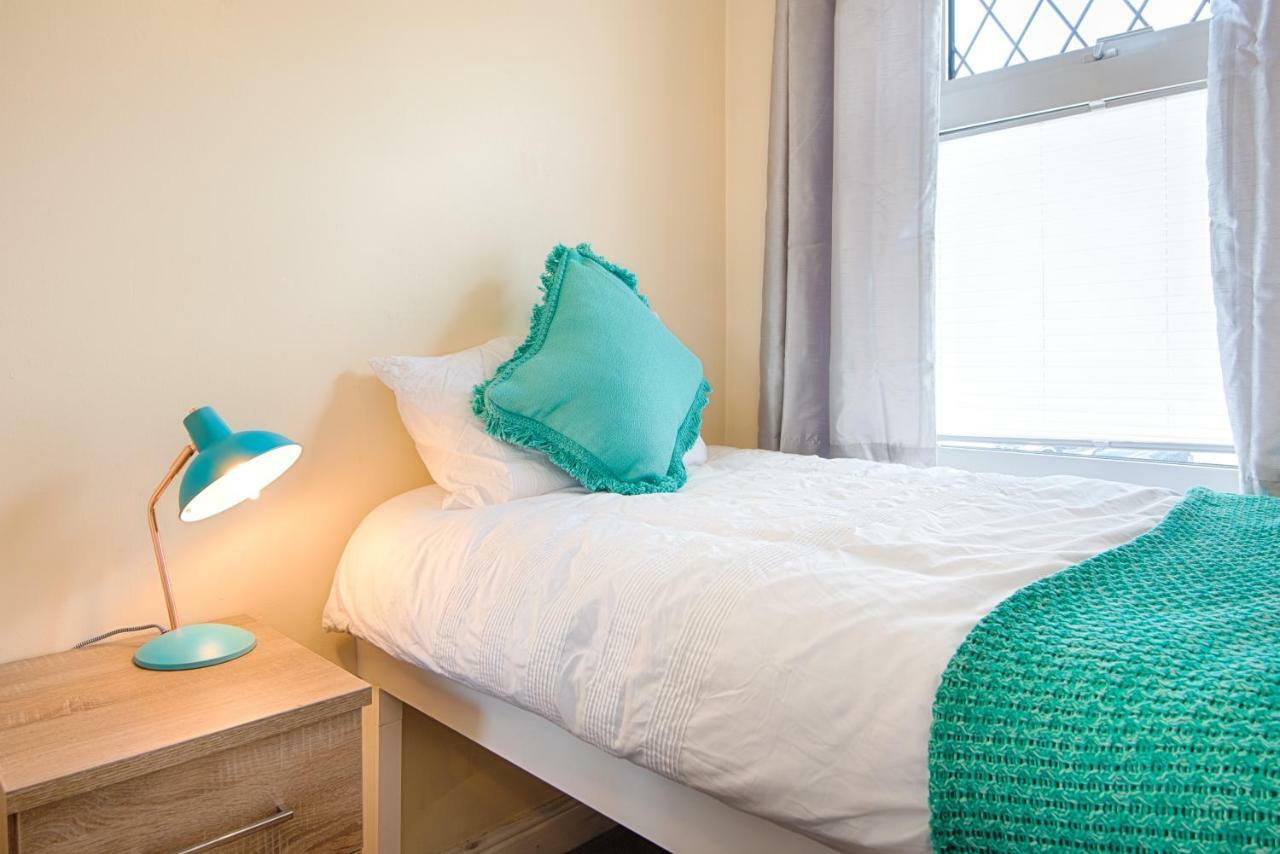 Off Road Parking, Garden, Tv In Every Room Swansea Extérieur photo