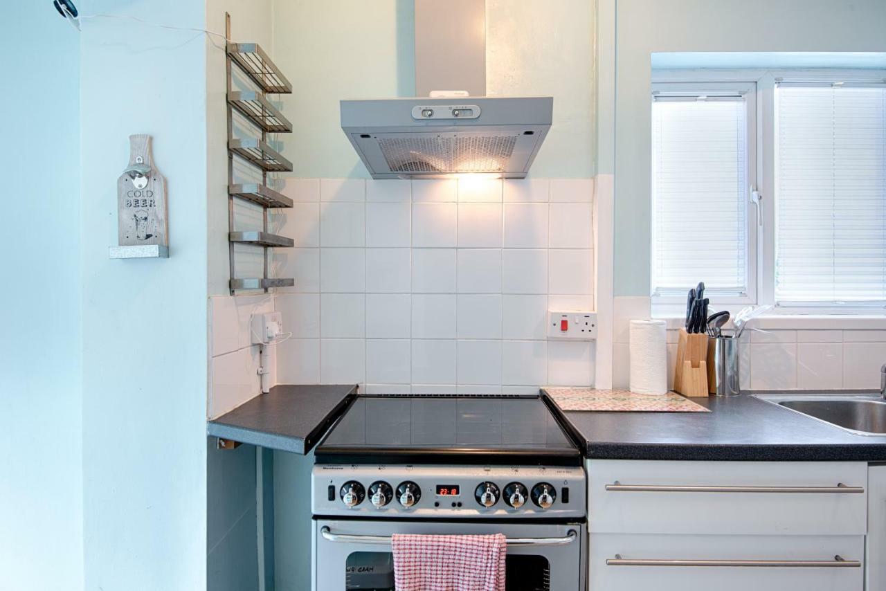 Off Road Parking, Garden, Tv In Every Room Swansea Extérieur photo