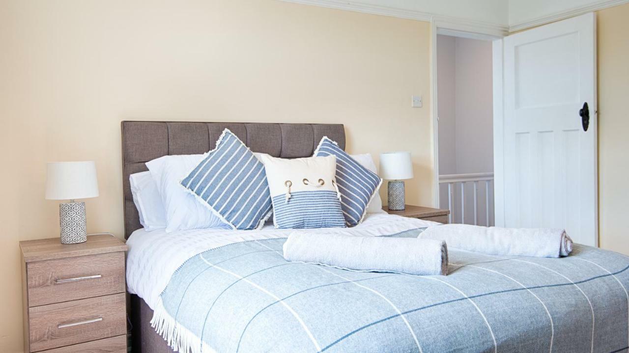 Off Road Parking, Garden, Tv In Every Room Swansea Extérieur photo