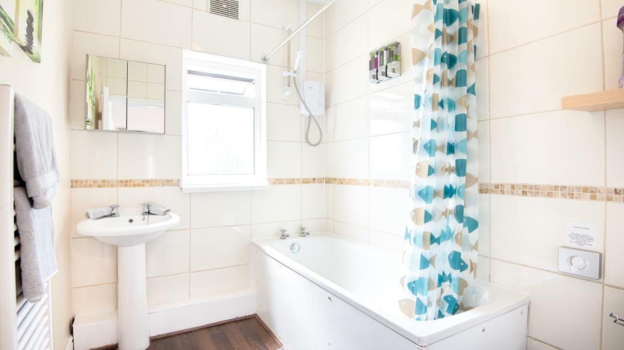Off Road Parking, Garden, Tv In Every Room Swansea Extérieur photo