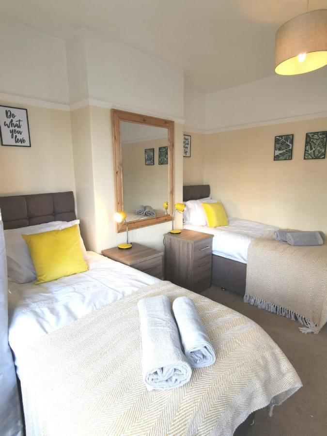 Off Road Parking, Garden, Tv In Every Room Swansea Extérieur photo