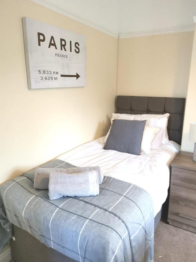 Off Road Parking, Garden, Tv In Every Room Swansea Extérieur photo